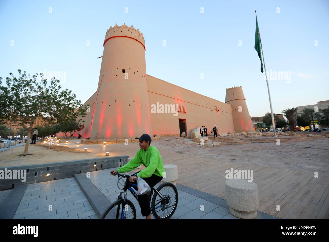 Riad. 4.. Dezember 2022. Dieses Foto wurde am 4. Dezember 2022 aufgenommen und zeigt das Al Masmak Palace Museum in Riad, Saudi-Arabien. Kredit: Sui Xiankai/Xinhua/Alamy Live News Stockfoto
