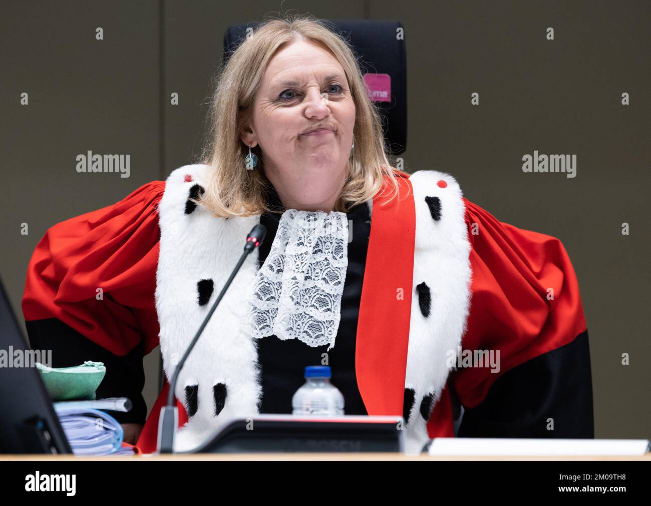 Die Vorsitzende des Gerichts, Laurence Massart, wurde am ersten Tag des