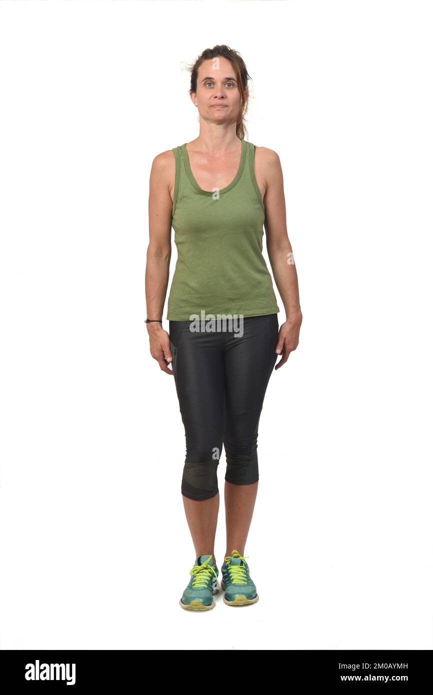 Ernsthafte Frau mit Sportbekleidung auf weißem Hintergrund Stockfoto