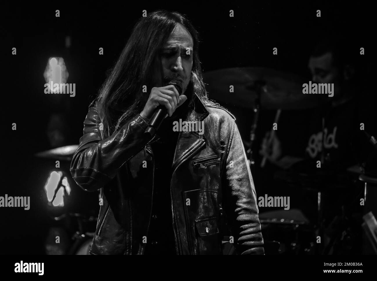 3. Dezember 2022, Neapel, Kampanien, Italien: Am 3.. Dezember begann die neue Tour in den Theatern des italienischen Rockstars Manuel Agnelli und präsentierte sein neues Album „Love Your Neighbor as Yourself“, das am 30.. September veröffentlicht wurde, das erste Album als Solist des italienischen Rockers. Ein Album voller neuer Energie, geprobt, komponiert und aufgenommen während des Lockdowns von Manuel selbst, der, als er die Songs komponierte, erkannte, was herauskam und nicht in der Lage war, Kollaborateure zu nutzen, Alle Instrumente wurden auf der Bühne des Duells in Neapel i aufgezeichnet, zusammen mit Manuel AgnelliÂ theÂ bandÂ, der eine hatte Stockfoto