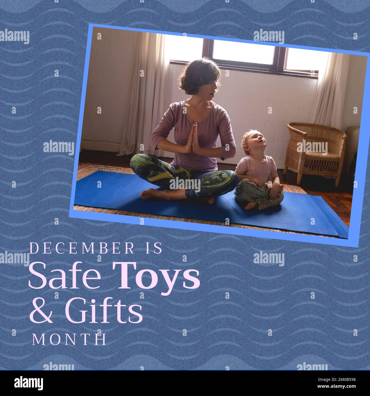 Quadratisches Bild von sicheren Geschenken und Spielzeugen Text mit weißem Bild von Mutter und Baby auf blauem Hintergrund Stockfoto
