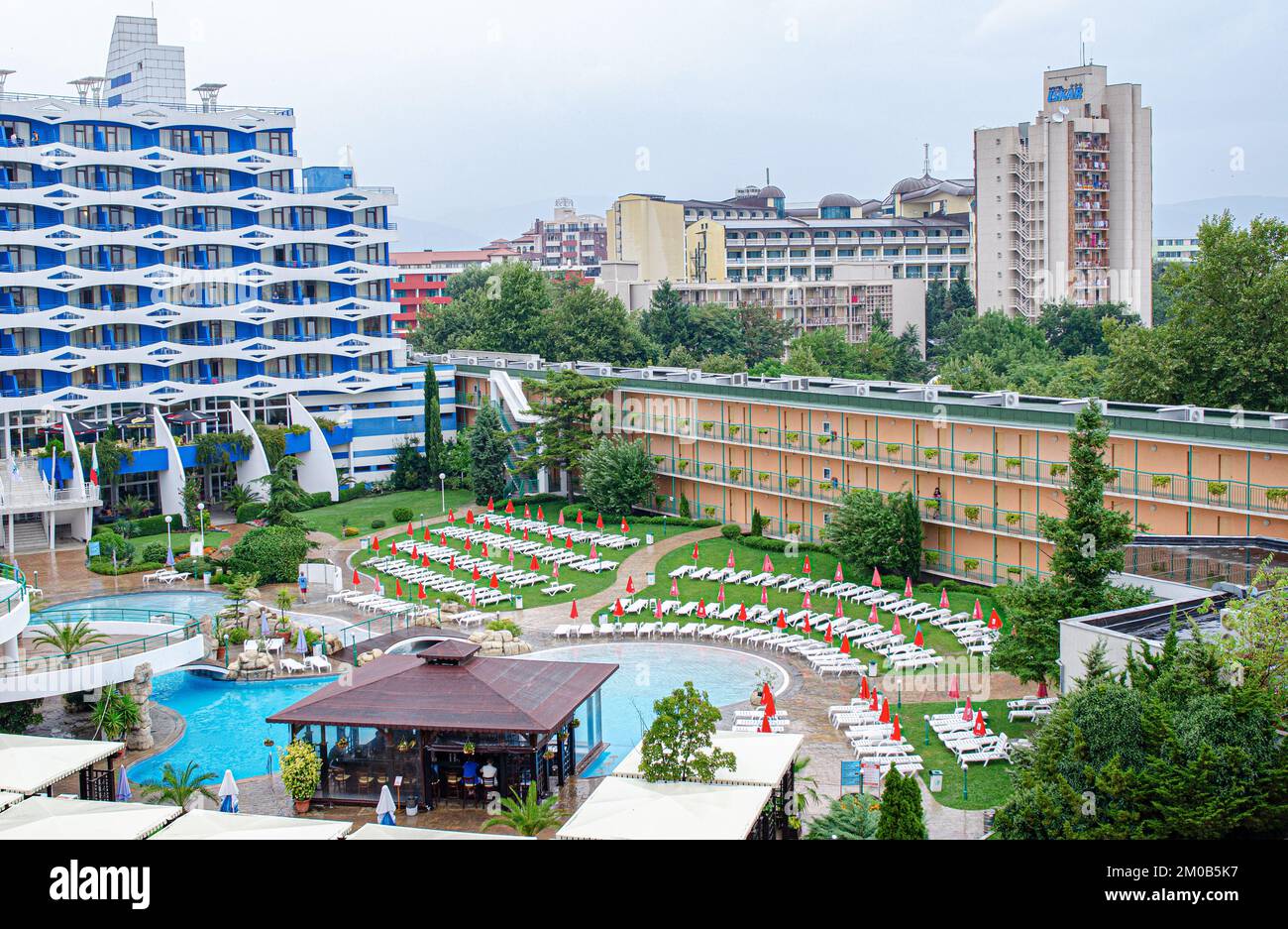 Hotel Trakia Plaza mit Swimmingpool vor Ort und komfortablen Zimmern im Sommer, in Sunny Beach, Bulgarien. Stockfoto