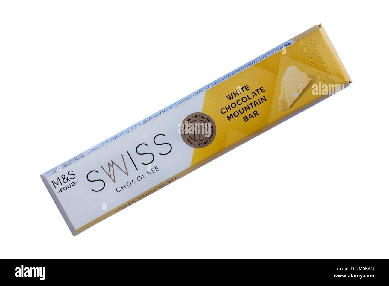 Swiss Chocolate White Chocolate Mountain Bar von M&S isoliert auf weißem Hintergrund - Schweizer weiße Schokolade mit Honig und Mandel Nougat Stockfoto