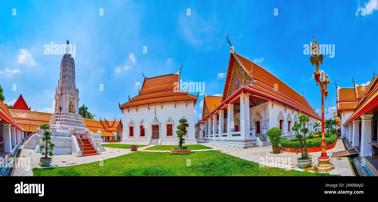 Panoramablick auf den Tempel Wat Mahathat mit den Schreinen Prang, Mondop und Ubosot, Bangkok, Thailand Stockfoto