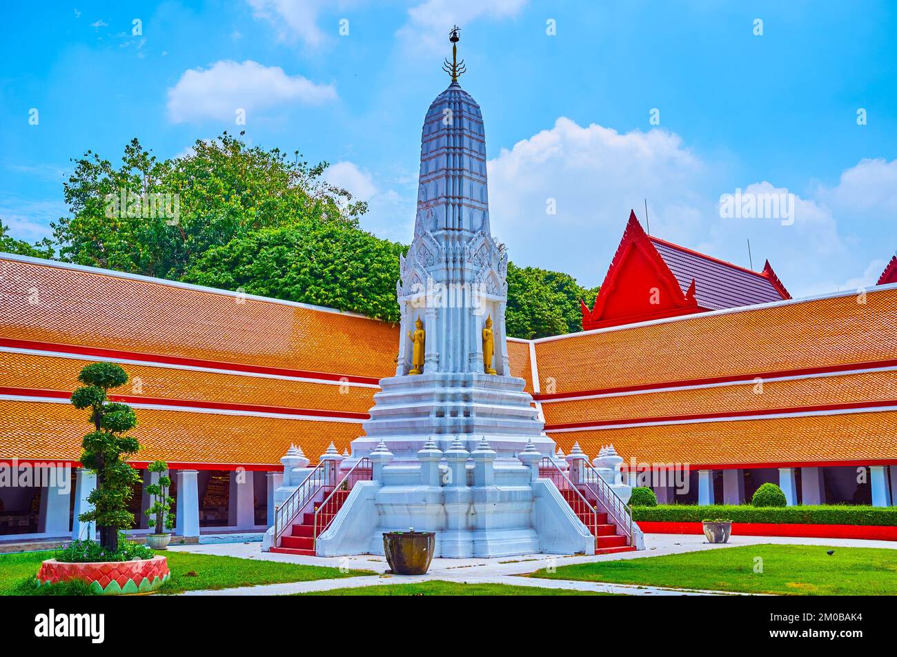 Der Marmor Prang im Innenhof des Wat Mahathat Tempels in Bangkok, Thailand Stockfoto