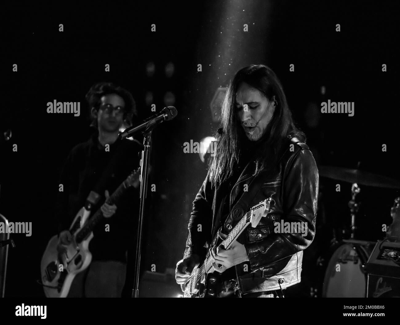 3. Dezember 2022, Neapel, Kampanien, Italien: Am 3.. Dezember begann die neue Tour in den Theatern des italienischen Rockstars Manuel Agnelli und präsentierte sein neues Album „Love Your Neighbor as Yourself“, das am 30.. September veröffentlicht wurde, das erste Album als Solist des italienischen Rockers. Ein Album voller neuer Energie, geprobt, komponiert und aufgenommen während des Lockdowns von Manuel selbst, der, als er die Songs komponierte, erkannte, was herauskam und nicht in der Lage war, Kollaborateure zu nutzen, Alle Instrumente wurden auf der Bühne des Duells in Neapel i aufgezeichnet, zusammen mit Manuel AgnelliÂ theÂ bandÂ, der eine hatte Stockfoto