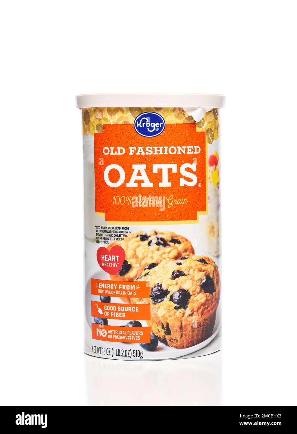 IRVINE, KALIFORNIEN - 4. DEZEMBER 2022: Eine Schachtel Kroger Old Fashioned Oats. Stockfoto