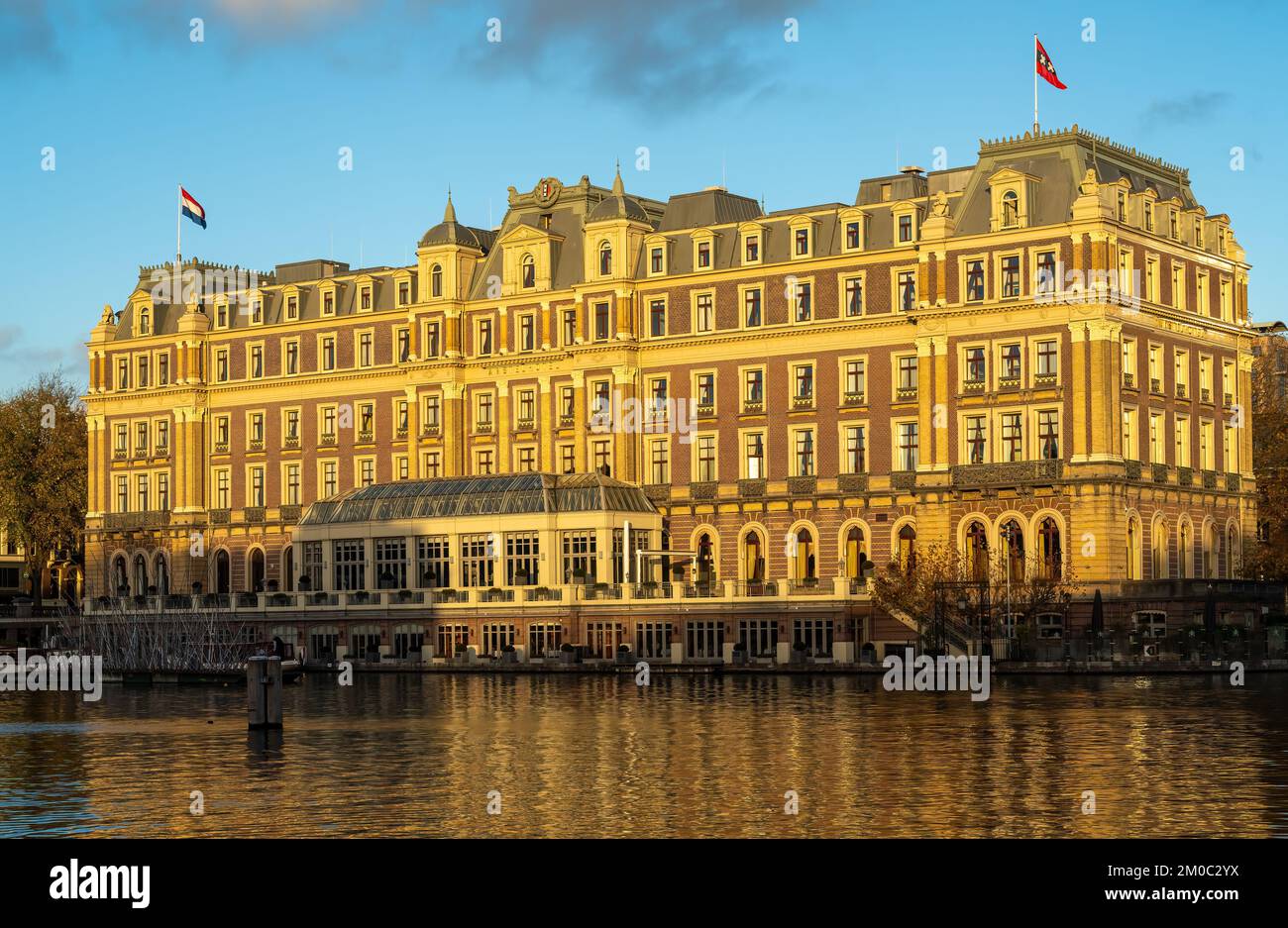 Amsterdam, Niederlande, 25.11.2022, das InterContinental Amstel Amsterdam Hotel, ein fünf-Sterne-Hotel am Ufer der Amstel Stockfoto