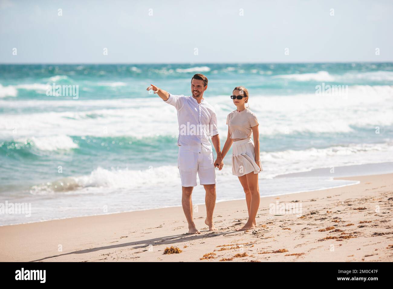 Die Familie von Vater und Tochter hat Spaß zusammen am Strand. Familienurlaub Stockfoto