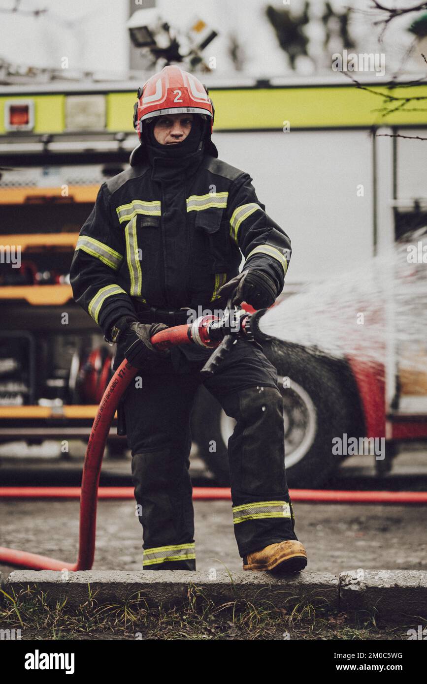 Gespendetes ehemaliges Feuerwehrgerät von Kent, das jetzt von LEMBERG-DSNS verwendet wird. Stockfoto