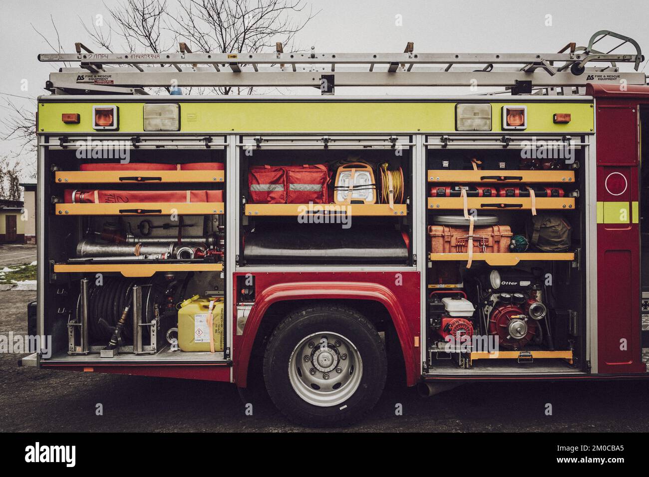 Gespendetes ehemaliges Feuerwehrgerät von Kent, das jetzt von LEMBERG-DSNS verwendet wird. Stockfoto