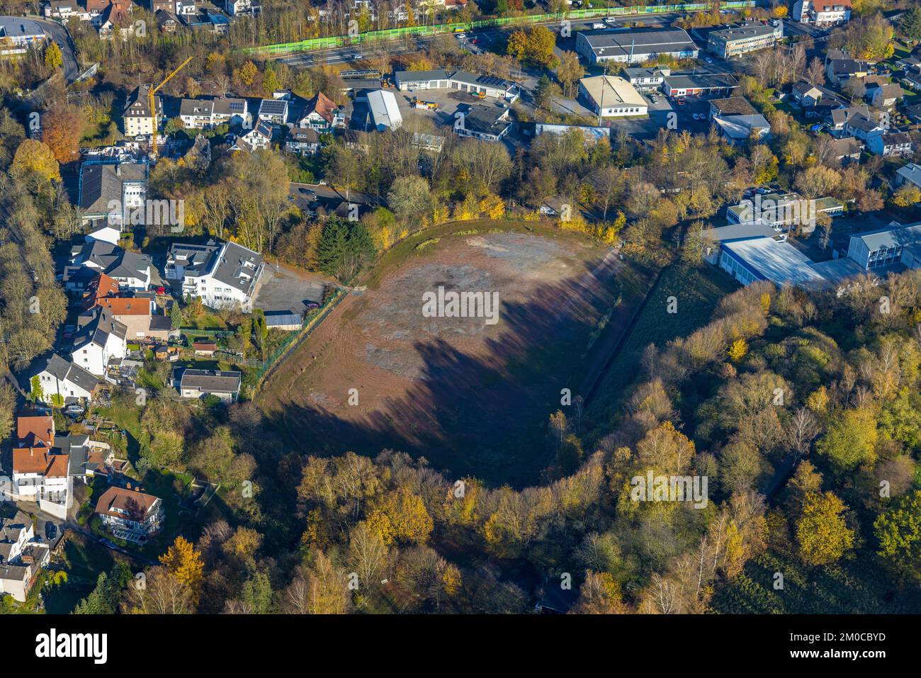 Luftaufnahme, ehemaliger Sportplatz Gisbert-Kranz-Platz und Planung für Sporthalle, Innenpool und Freizeitsport in Menden, Sauerland, Stockfoto