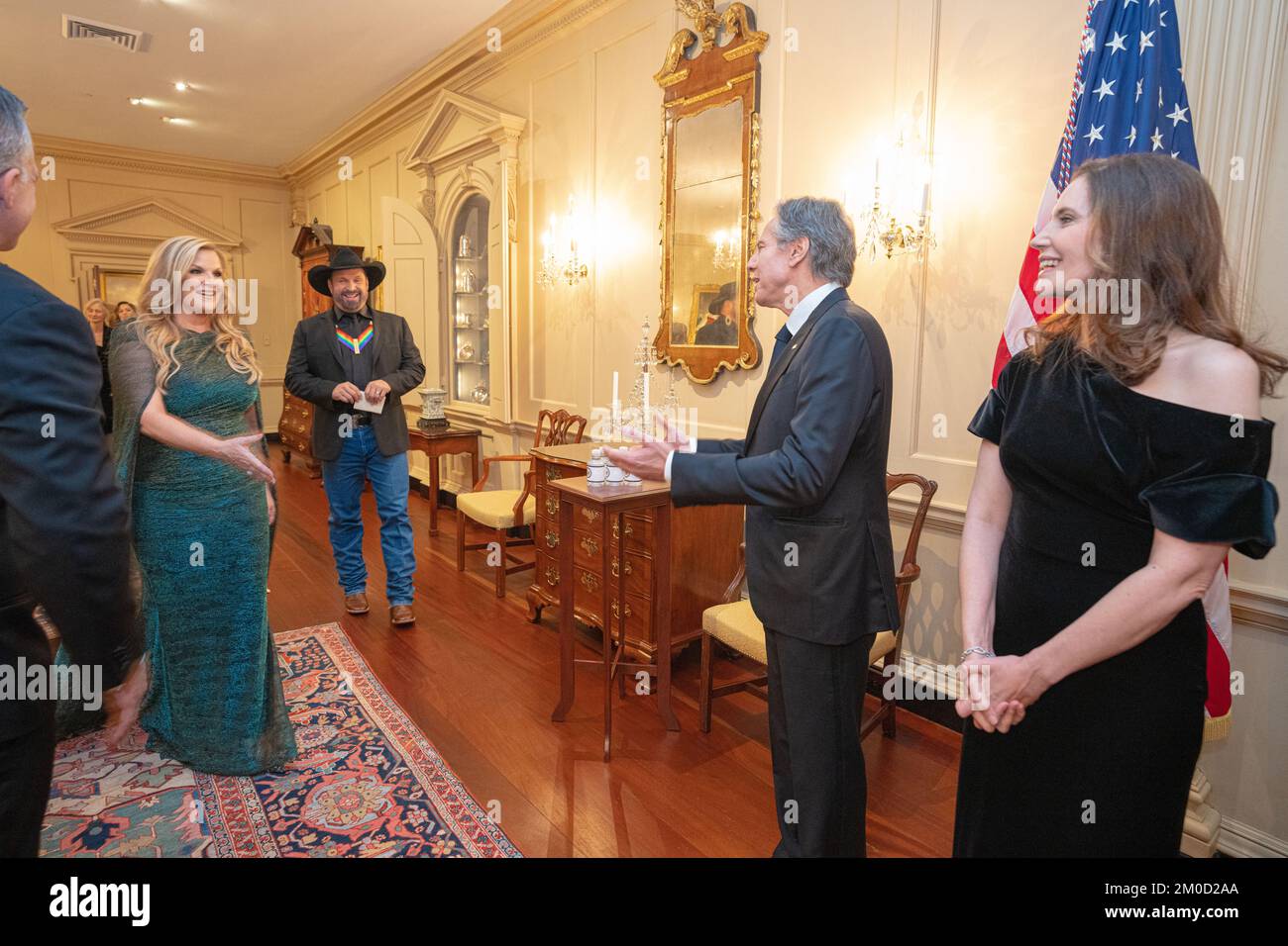 Der Country-Star Garth Brooks wird beim Kennedy Center Honors Dinner geehrt. Außenminister Antony J. Blinks hält am 3. Dezember 2022 beim Kennedy Center Honors Dinner in Washington, DC, eine Rede. Stockfoto