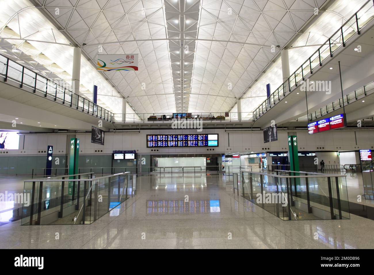 HONGKONG - 11. DEZEMBER: Internationaler Flughafen Hongkong am 11. Dezember 2014 in Hongkong, China. Der beste Flughafen unter den Passagieren im Jahr Stockfoto