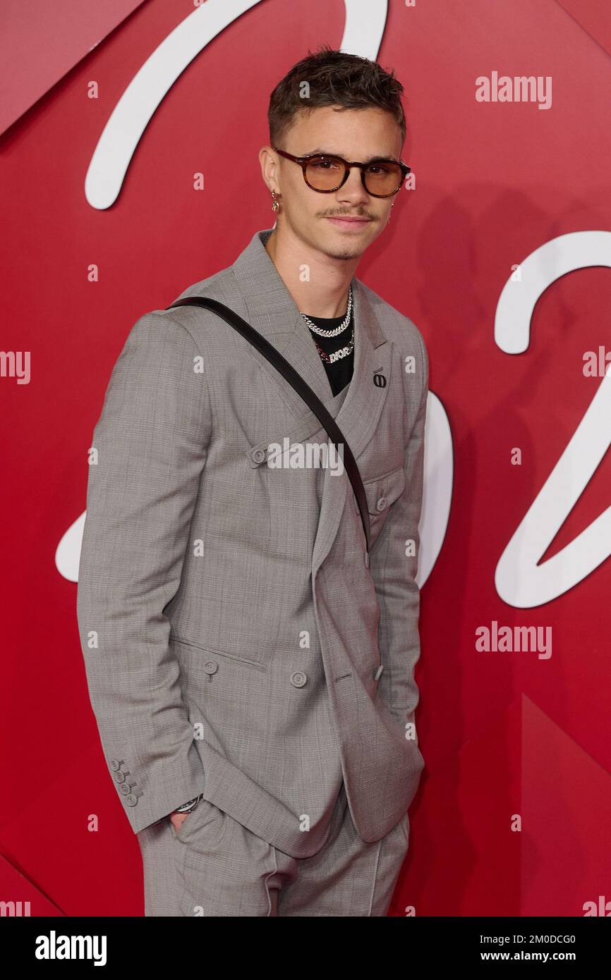 London, Vereinigtes Königreich 5. Dezember, 2022 . Romeo Beckham wurde bei den Fashion Awards 2022 in der Royal Albert Hall fotografiert. Kredit: Alan D West/Alamy Live News Stockfoto