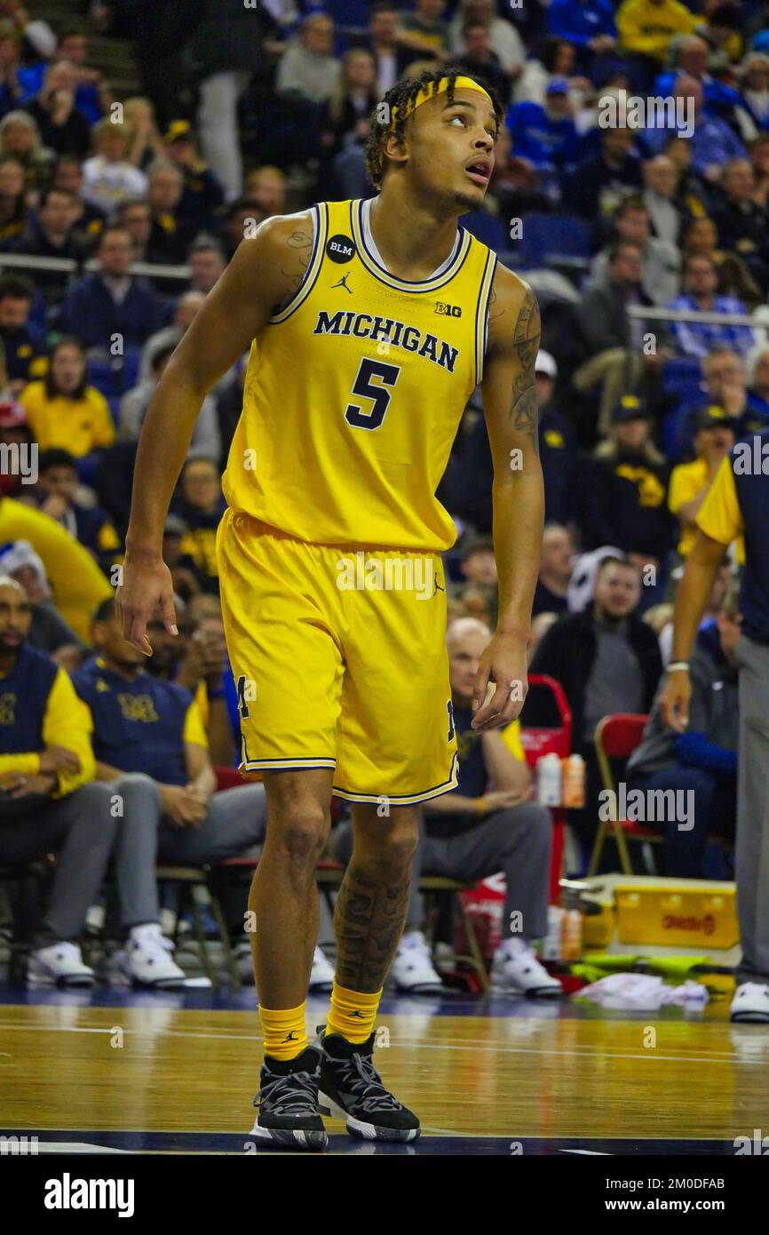 LONDON, ENGLAND - DEZEMBER 04 2022 Basketball Hall of Fame London Showcase  C Kentucky gegen Michigan beim O2 Arena-Spieler Terrance Williams II  Michigan Stockfotografie - Alamy