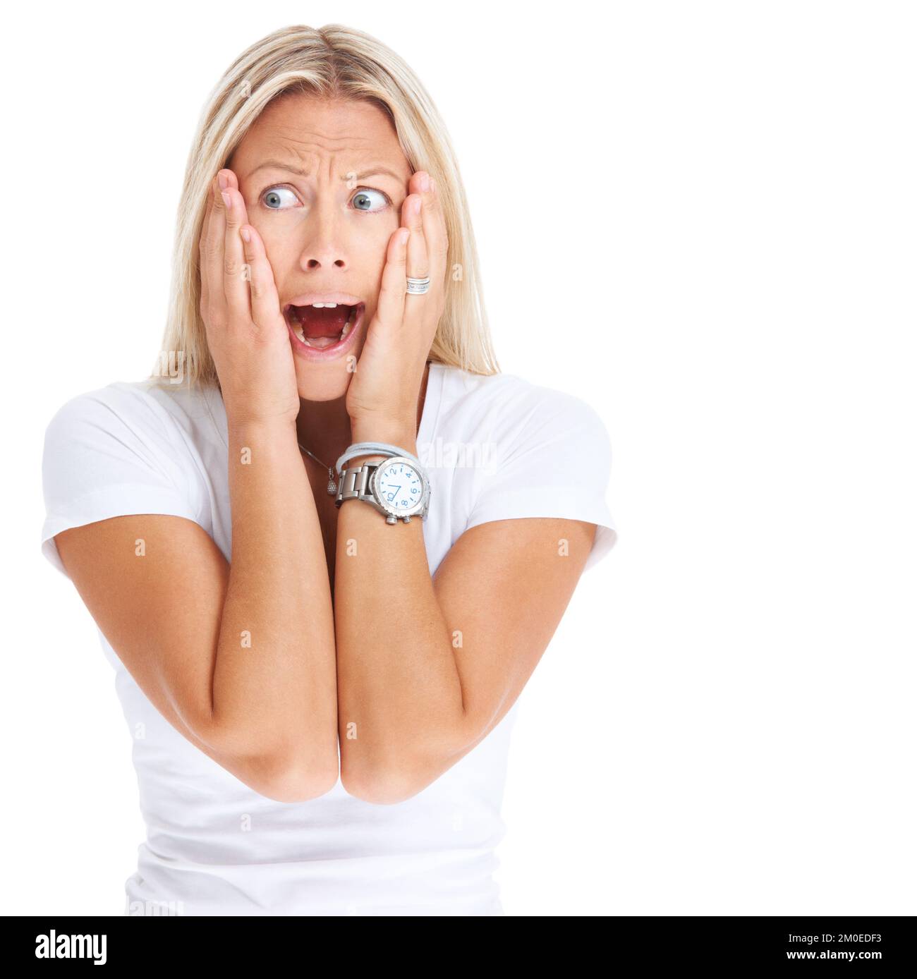 Ich drehe total durch. Studiofoto einer Frau, die vor weißem Hintergrund verängstigt aussah. Stockfoto