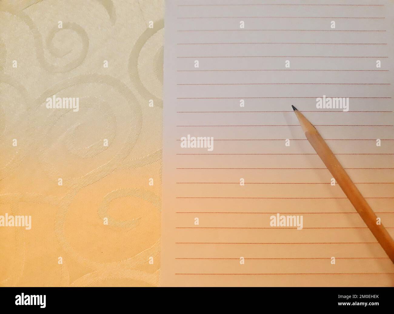 Bleistift und Schreibbuch für Vorlagenhintergrund, Banner, Web, Phantombild und Broschüre Stockfoto