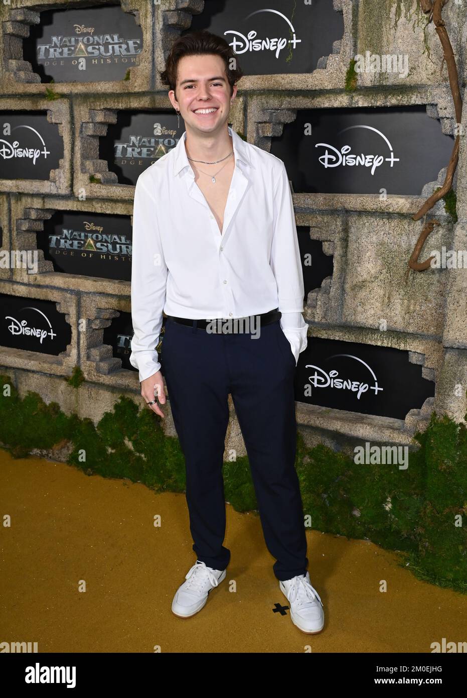 Los Angeles, USA. 05.. Dezember 2022. JT Casey bei der Premiere der Disney-Serie „National Treasure: Edge of History“ im El Capitan Theatre, Hollywood. Bildnachweis: Paul Smith/Alamy Live News Stockfoto