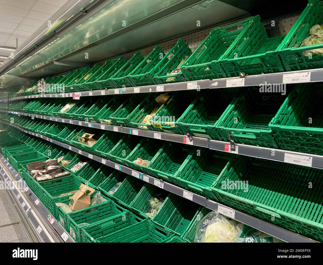 Dateifoto vom 13. Oktober 09/21 mit leeren Regalen in einem Co-op-Supermarkt, da die Vereinigung der Bauern und Anbauer des Landes gewarnt hat, dass Großbritannien in eine Lebensmittelversorgungskrise „spaziert“. Stockfoto