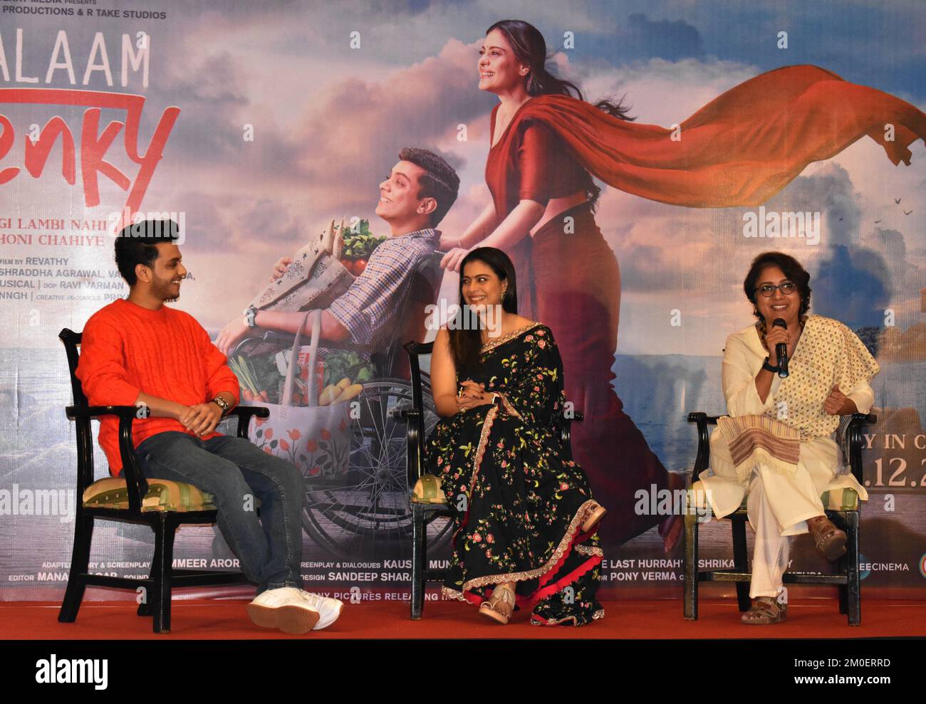 Kalkutta, Westbengalen, Indien. 5.. Dezember 2022. Pressekonferenz des bevorstehenden Bollywood-Films Salaam Venky in Kalkutta. Bollywood-Schauspielerin Kajol, Schauspieler Vishal Jethwa und Regisseur Revathy waren auf der Pressekonferenz anwesend. (Kreditbild: © Sayantan Chakraborty/Pacific Press via ZUMA Press Wire) Stockfoto