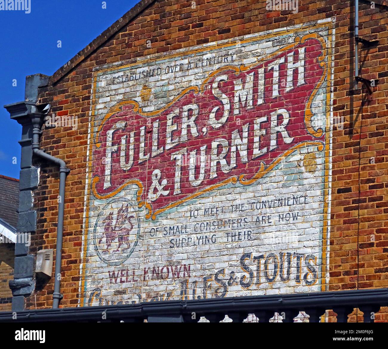 Brewers, Fuller Smith & Turner – historische Gable End-Werbung für bekannte Ales und Stouts, Great Western Road, Maida Hill, London, England, Großbritannien, W9 3BT Stockfoto