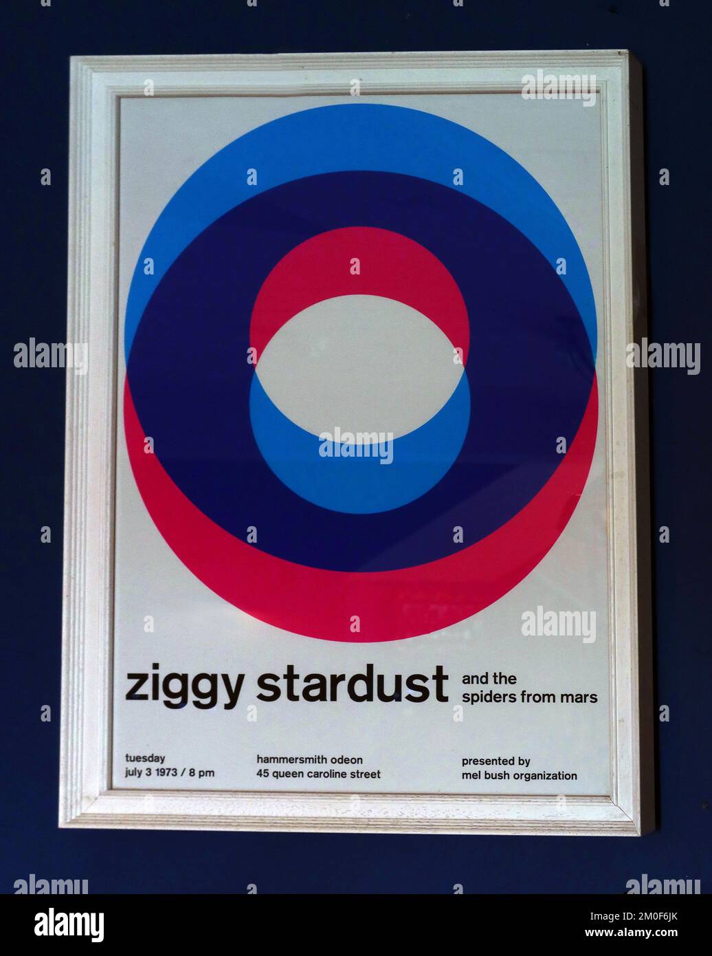 Eingerahmt Ziggy Stardust and the Spinnen from Mars Poster, Hammersmith Odeon, 45 Queen Caroline Street, London, England, Großbritannien, W6 9BZ, 3. Juli 1973 Stockfoto