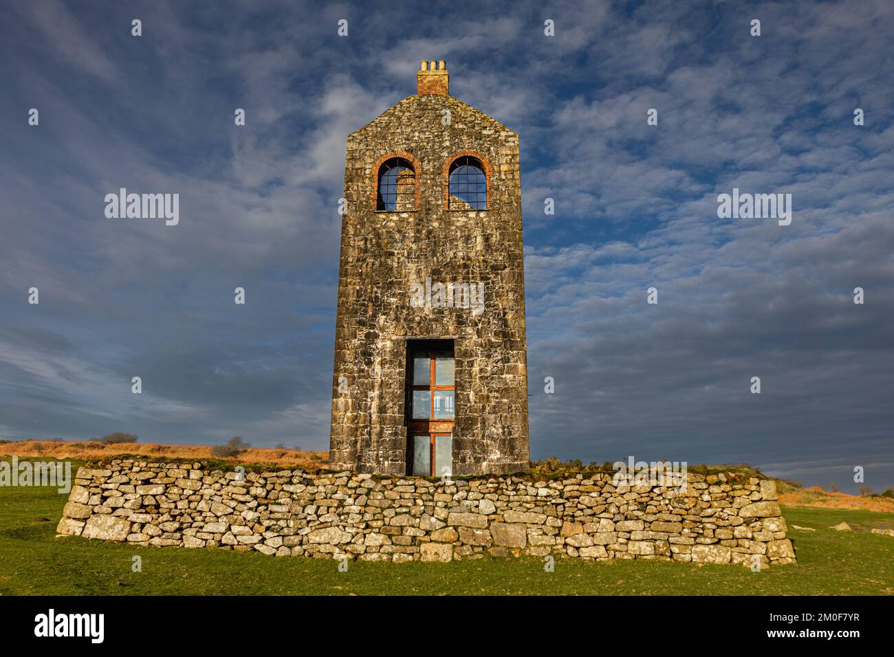 Housemans Engine House, South Phoenix Mine, erbaut 1881, gekauft und restauriert vom Caradon District Council als Teil des Minions Area Heritage-Projekts Stockfoto