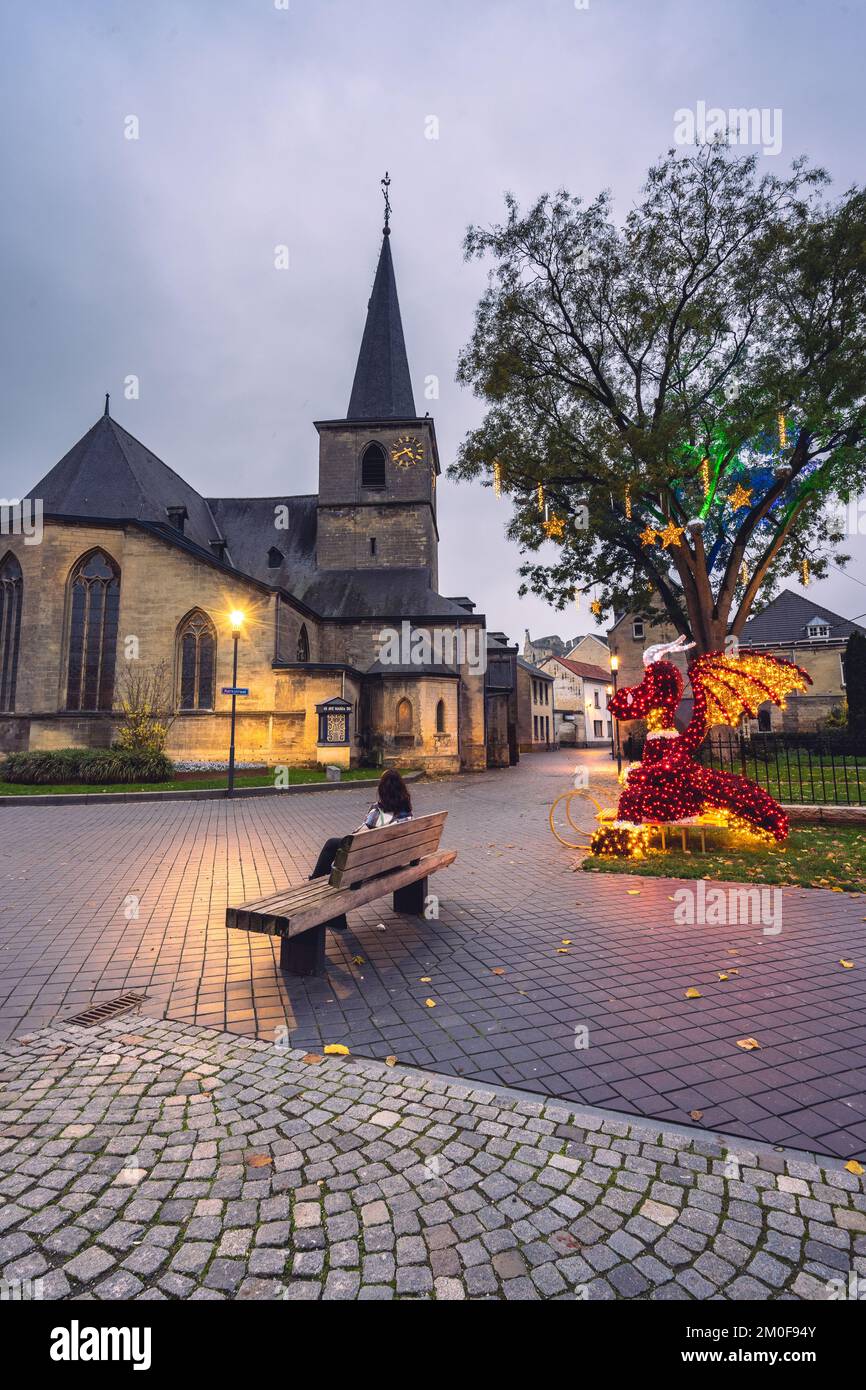 Schöne Weihnachtslichter erstrahlen in der Stadt Valkenburg, Limburg,  Niederlande. 29. november 2022 Stockfotografie - Alamy