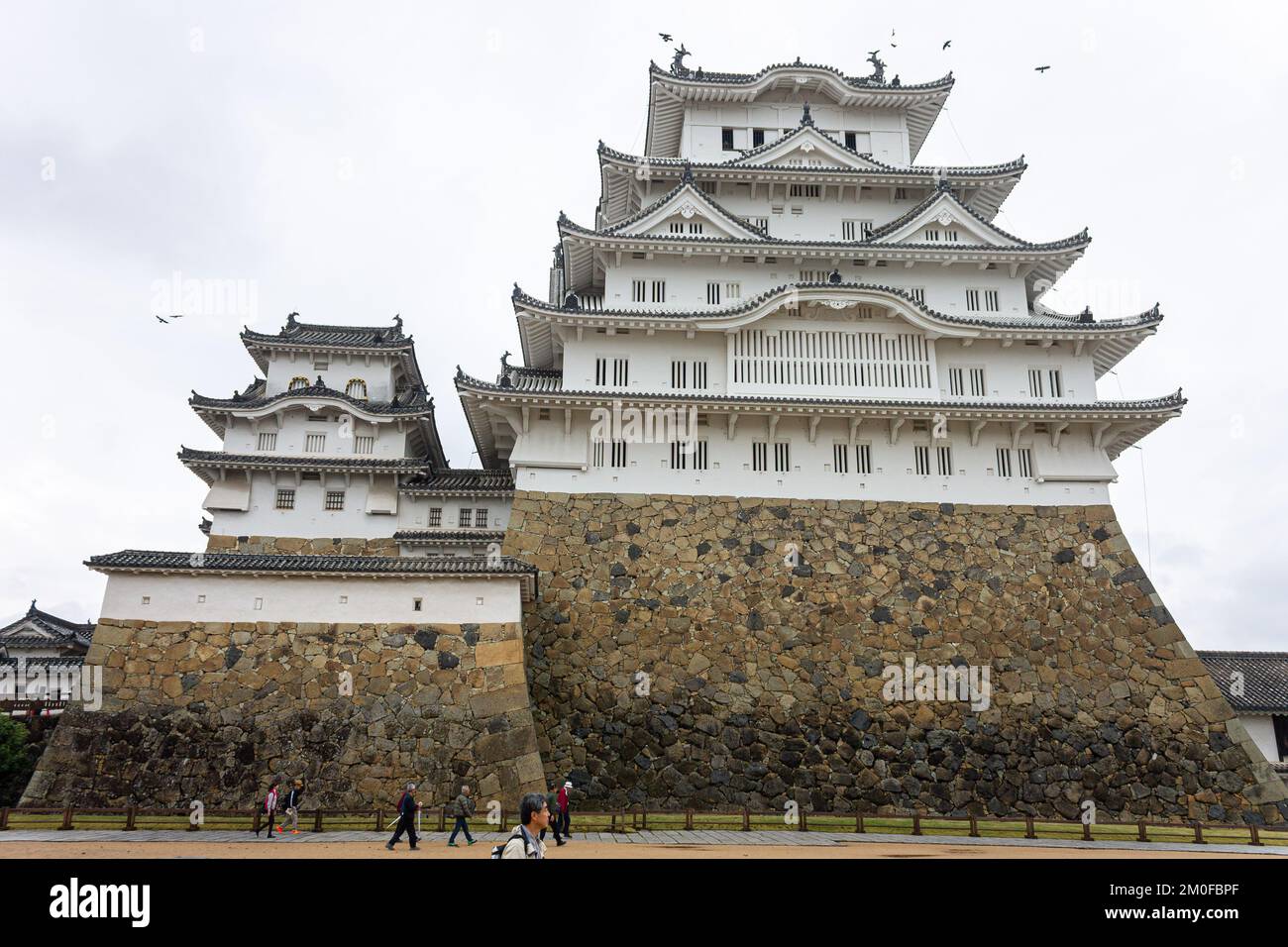 Himeji, Japan. Der Hauptturm (Tendu) der Burg White Egret oder Heron, eine Burganlage aus der Azuchi Momoyama-Zeit und ein Weltkulturerbe Stockfoto