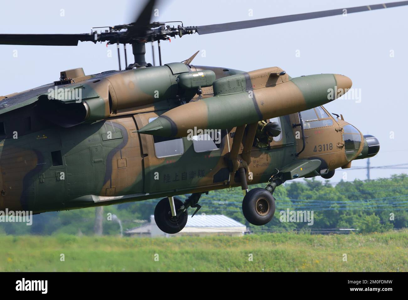 Präfektur Ibaraki, Japan - 17. Mai 2015: Japan Ground Self-Defense Force UH-60JA Black Hawk Utility Helikopter. Stockfoto