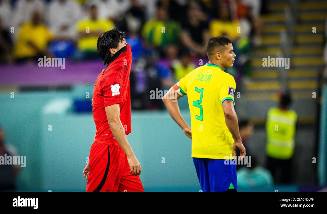 Doha, Katar. 5.. Dezember 2022. GUE-sung Cho (Korea), Thiago Silva (Brasilien) Brasilien - Korea Republic Brasilien - Südkorea Weltmeisterschaft 2022 in Katar 05,12 Stockfoto