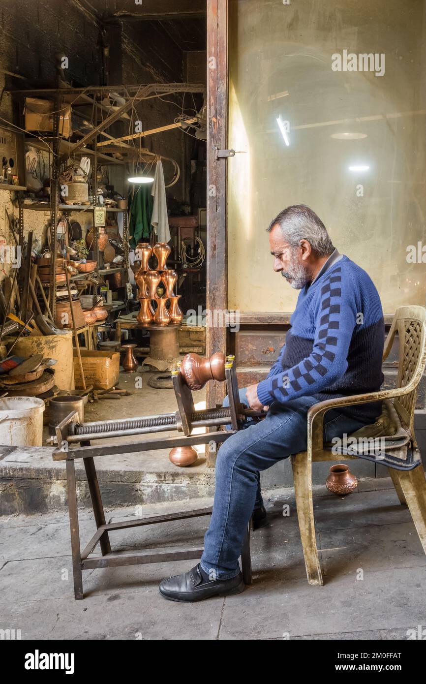 Handwerker auf dem Koppersmith-Basar in Gaziantep, Türkei Stockfoto