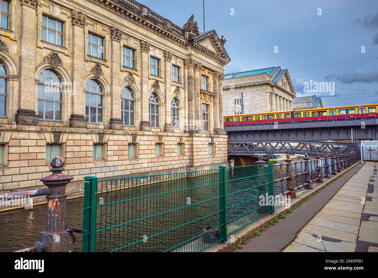BERLIN, DEUTSCHLAND - CIRCA APRIL 2022: Das Stadtbild der Stadt Berlin, Deutschland. Stockfoto
