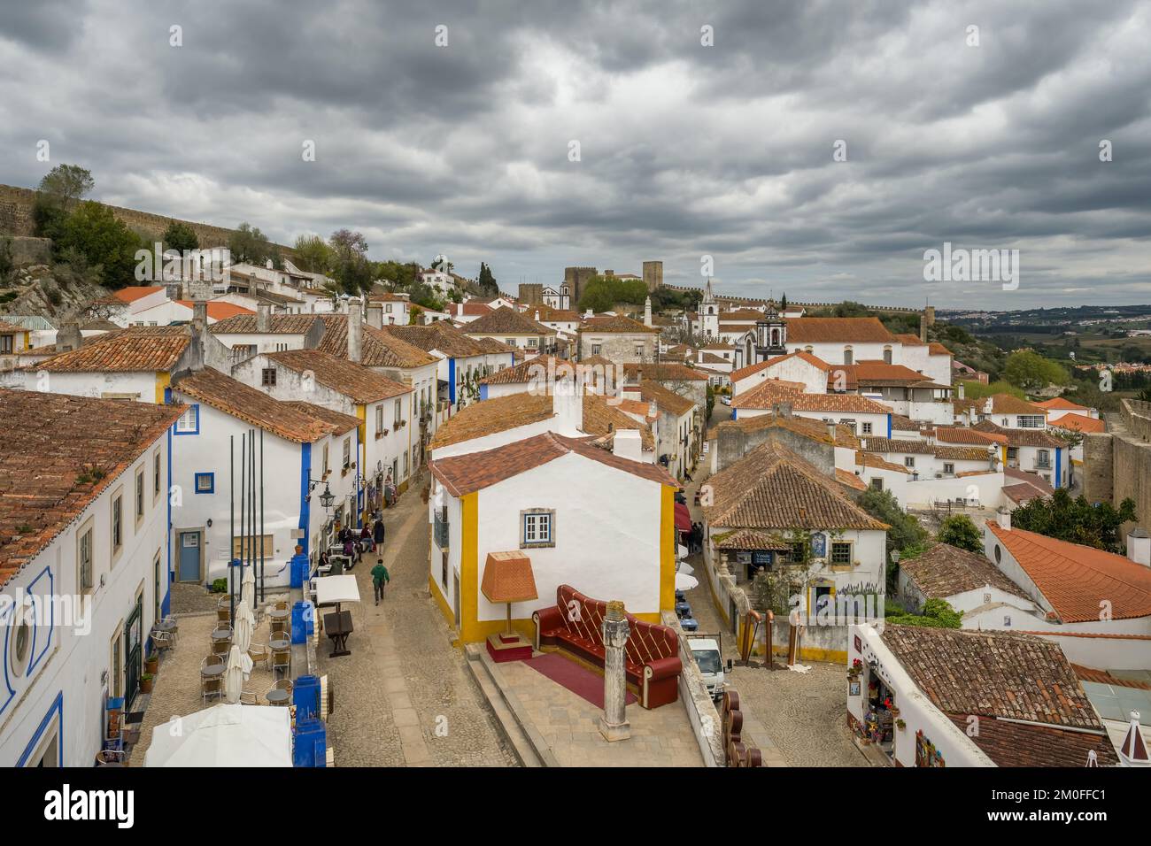 Blick von oben auf die mittelalterliche befestigte Stadt Obidos, Portugal Stockfoto