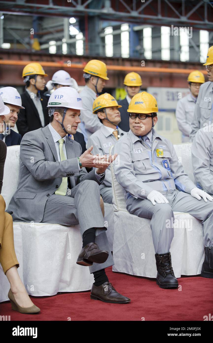 Dänischer Kronprinz Frederik und Kronprinzessin Mary besuchen DSME (Daewoo Shipbuilding & Marine Engineering Co Ltd) in Geoje Island, Südkorea, am 12. Mai 2012. FOTOGRAF KLAVS BO CHRISTENSEN / POLFOTO Stockfoto