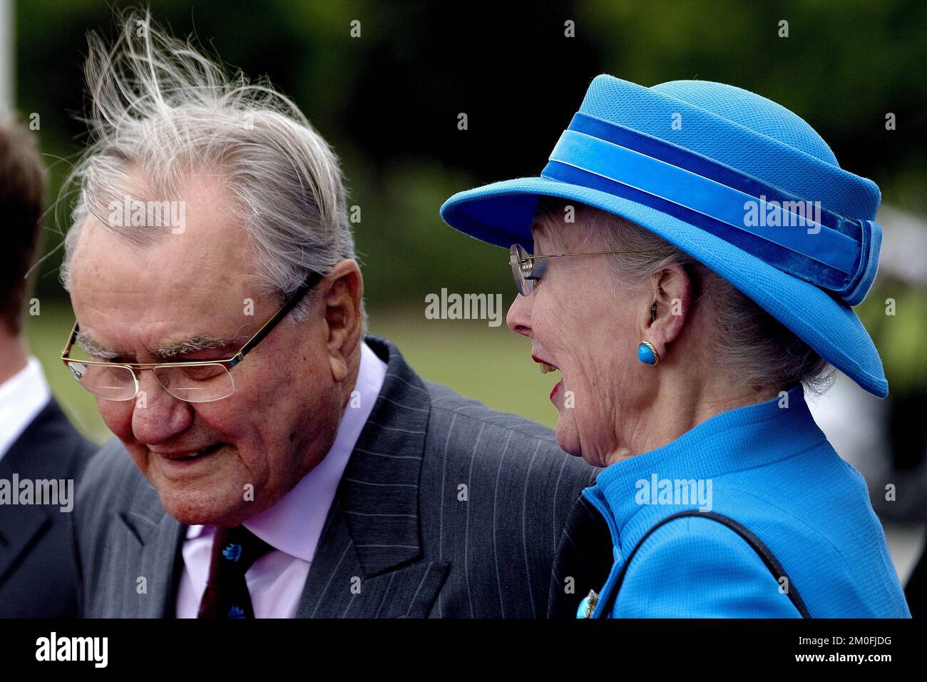 Der chinesische Präsident Hu Jintao und Frau Jintao kommen am Donnerstag, den 14.. Juli, nach Kopenhagen. Begleitet von einer großen Handels- und Wirtschaftsdelegation, dem ersten Besuch eines chinesischen Staatschefs in Dänemark. HU wurde am Flughafen Kopenhagen von der dänischen Königin Margrethe und Prinz Consort Henrik sowie dem Kronprinzenpaar und Prinz Joachim getroffen. (Finn Frandsen/POLFOTO) Stockfoto
