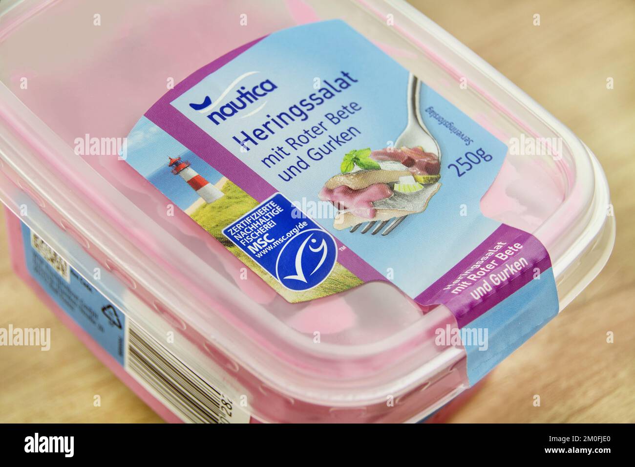Hamburg, Deutschland - Dezember 6 2022: Nautica Heringssalat mit MSC Label - Nautica Heringsalat mit MSC Label Stockfoto