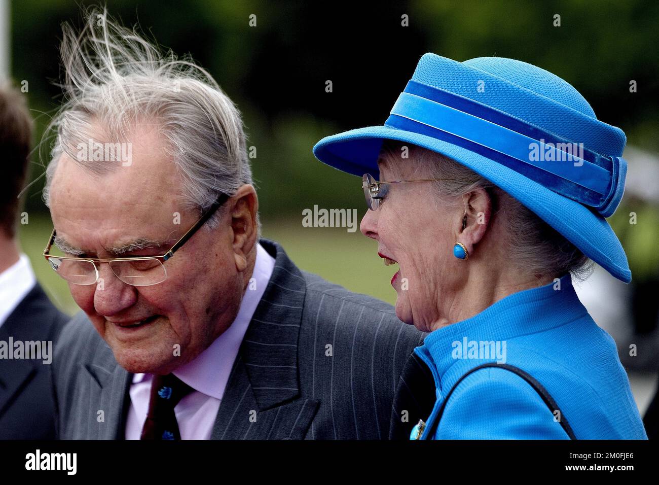 Der chinesische Präsident Hu Jintao und Frau Jintao kommen am Donnerstag, den 14.. Juli, nach Kopenhagen. Begleitet von einer großen Handels- und Wirtschaftsdelegation, dem ersten Besuch eines chinesischen Staatschefs in Dänemark. HU wurde am Flughafen Kopenhagen von der dänischen Königin Margrethe und Prinz Consort Henrik sowie dem Kronprinzenpaar und Prinz Joachim getroffen. (Finn Frandsen/POLFOTO) Stockfoto