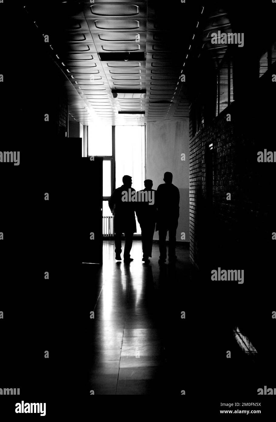 Langzeitpatienten besetzen die psychiatrischen Betten im Kosovo. Die vielen Opfer des Krieges bekommen ihr vielleicht keinen Platz, bis sie ein Verbrechen begehen oder ernste Psychosen entwickeln. Die dänische Zeitung "Politiken" besuchte die psychiatrische Station des größten Krankenhauses im Kosovo. Stockfoto