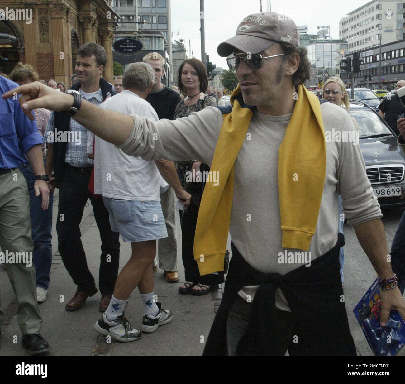 Ein sehr entspannter Bruce Springsteen genoss seinen freien Tag in Tivoli. Er brachte seine Frau Patti Scialfa und ihre Kinder in den beliebten Vergnügungspark im Herzen von Kopenhagen. Stockfoto