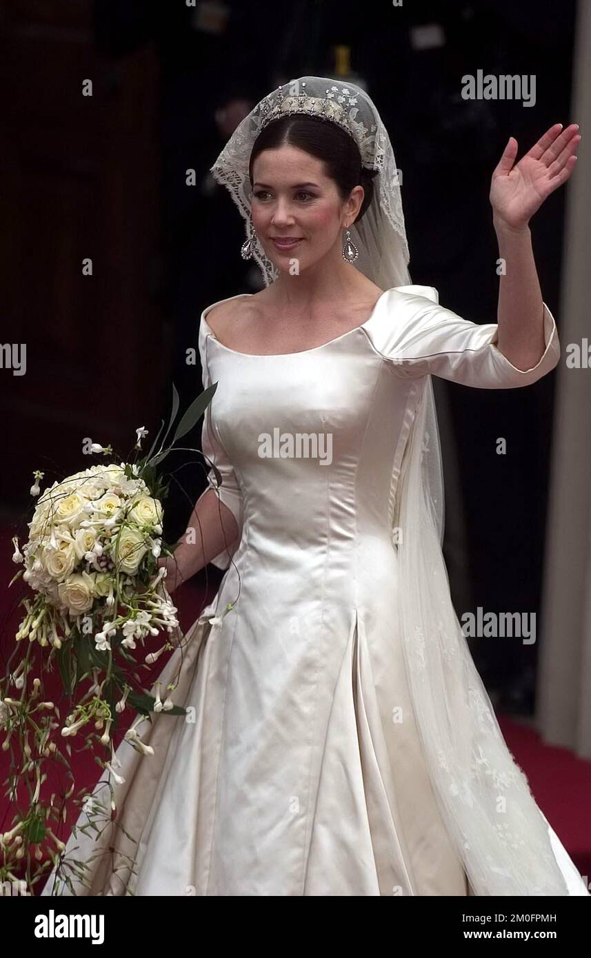 Miss Mary Elizabeth Donaldson kommt zu ihrer Hochzeit mit dem dänischen Kronprinzen Frederik zur Kopenhagener Kathedrale, der Kirche unserer Lieben Frau. Stockfoto