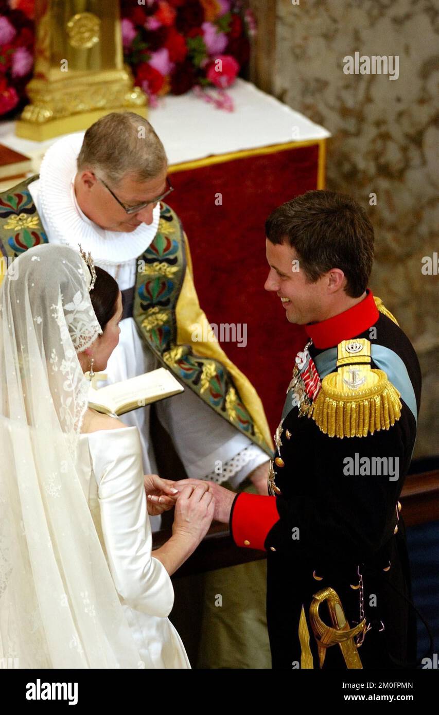 Der dänische Kronprinz Frederik heiratet Miss Mary Elizabeth Donaldson in der Kopenhagener Kathedrale, der Frauenkirche. Stockfoto