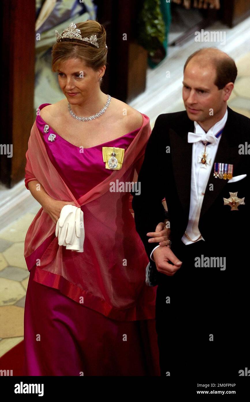 Der Graf von Wessex Edward und seine Frau Sophie kommen zur Hochzeit des dänischen Kronprinzen und Miss Mary Elizabeth Donaldson in der Kopenhagener Kathedrale an, der Kirche unserer Lieben Frau. Stockfoto