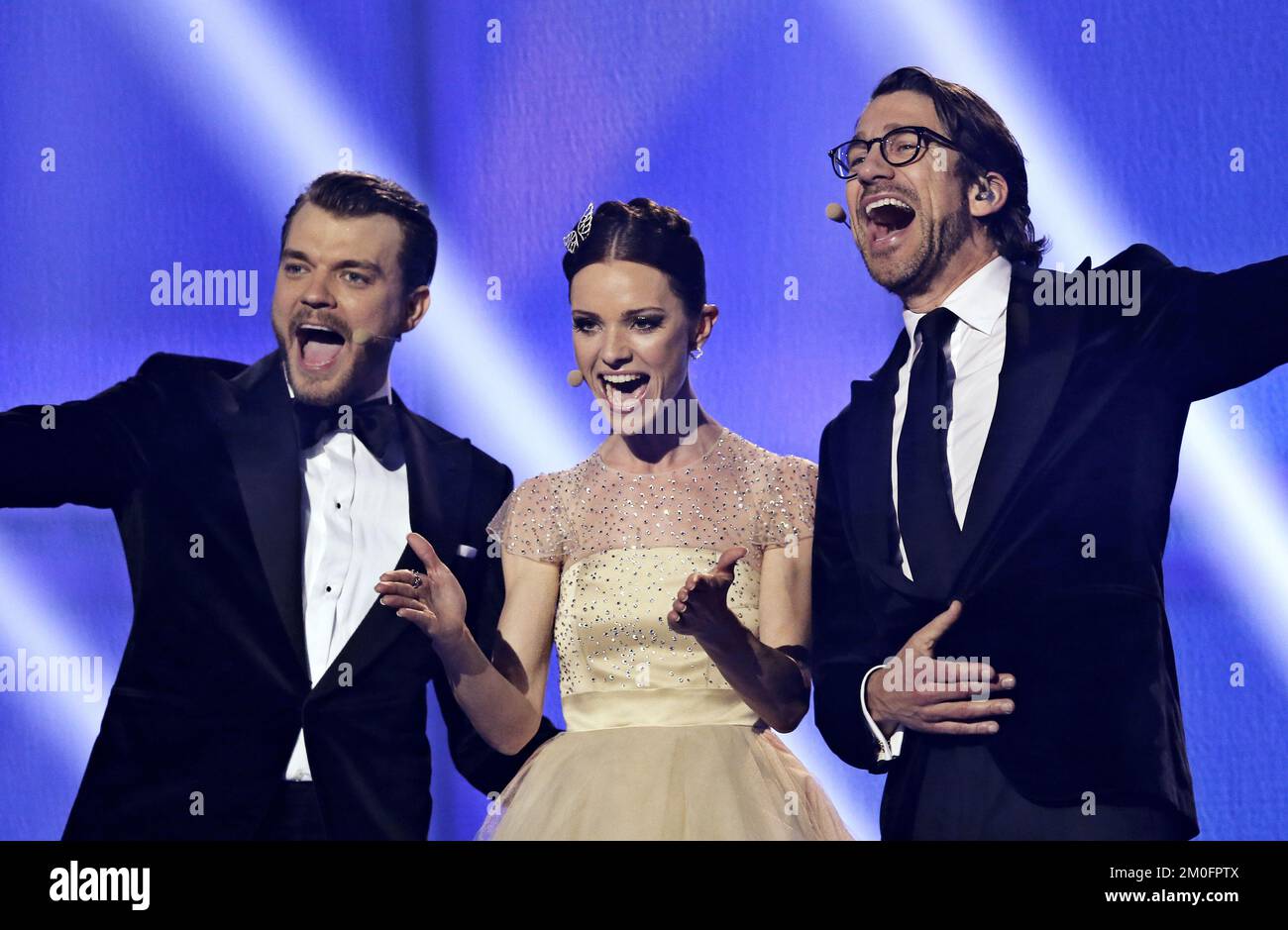 Pilou Asbek, Lise Ronne Nikolaj Koppe präsentieren das Finale des Eurovision Song Contest 2014. Stockfoto