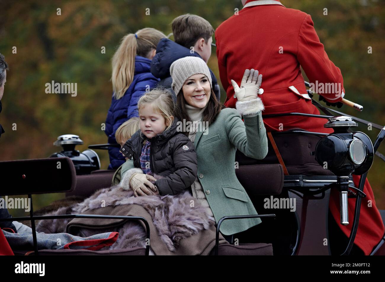 Prinzessin Josephine, Prinz Vincent und Kronprinzessin Mary besuchten die traditionelle Hubertusjagd in Dyrehaven außerhalb von Kopenhagen im Eremitage Slott, dem 1.. November 2015 Stockfoto