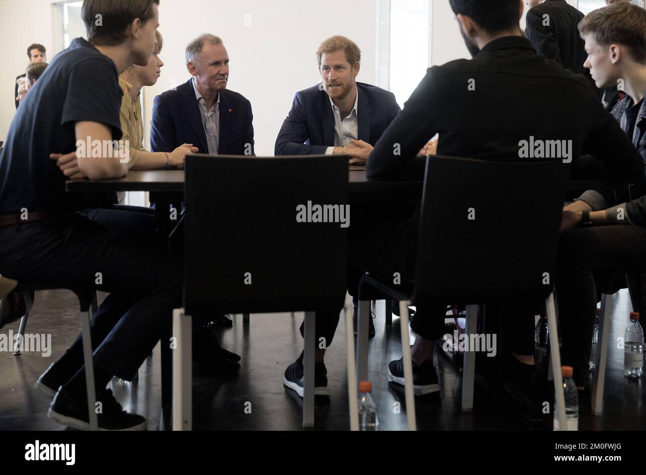 Prinz Harry nimmt an einem Workshop Teil, der sich auf das Thema „Making a Difference“ konzentriert, indem er sich freiwillig am Gymnasium Ã˜restad in Kopenhagen am 26. Oktober 2017 engagiert. Es ist Prinz Harrys erster offizieller Besuch in Dänemark und während seines zweitägigen Aufenthalts wird er verschiedene Jugendprojekte besuchen. ritzau/Peter Hove Olesen Stockfoto