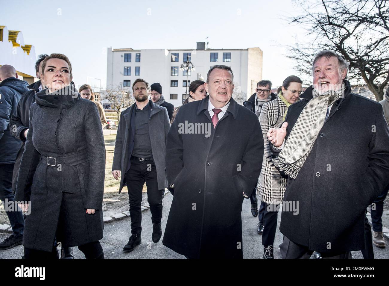 Einwanderungs- und Integrationsminister Inger Stojberg und Ministerpräsident Lars Lokke Rasmussen in Mjolnerparken in Kopenhagen, während die dänische Regierung ihr Projekt vorstellt, das darauf abzielt, Ghettos bis 2030 abzuschaffen Stockfoto