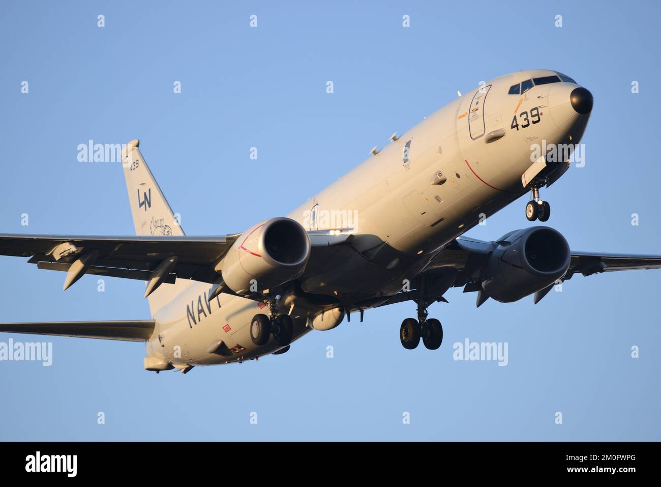 Präfektur Kanagawa, Japan - 28. März 2015: US Navy Boeing P-8A Poseidon Multimission Maritime Aircraft von VP-45 Pelicans. Stockfoto