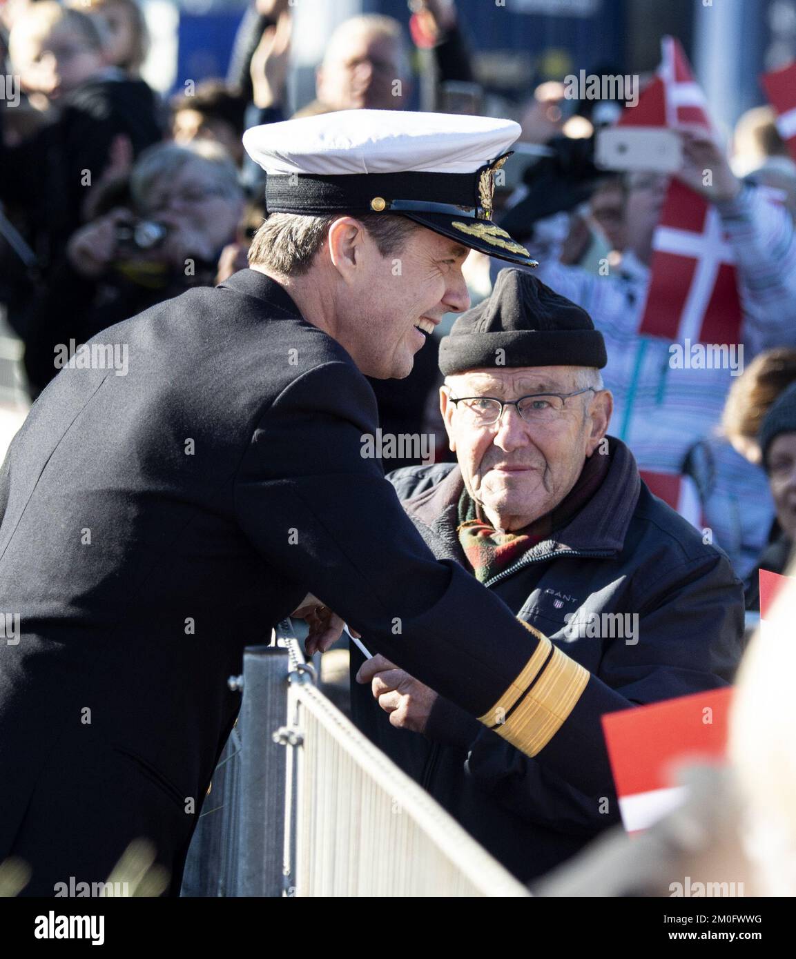 Kronprinz Frederik nimmt an der 200.. Jubiläumsfeier der nordjutlandischen Stadt Frederikshavn als Handelsstadt Teil. Der Kronprinz kam am königlichen Schiff Dannebrog an und wurde von den Stadtbewohnern sowie Bürgermeister Birgit S. Hansen begrüßt Stockfoto